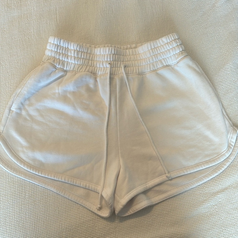 Abercrombie and Fitch Dolphin Hem Shorts. Women’s Size Medium.